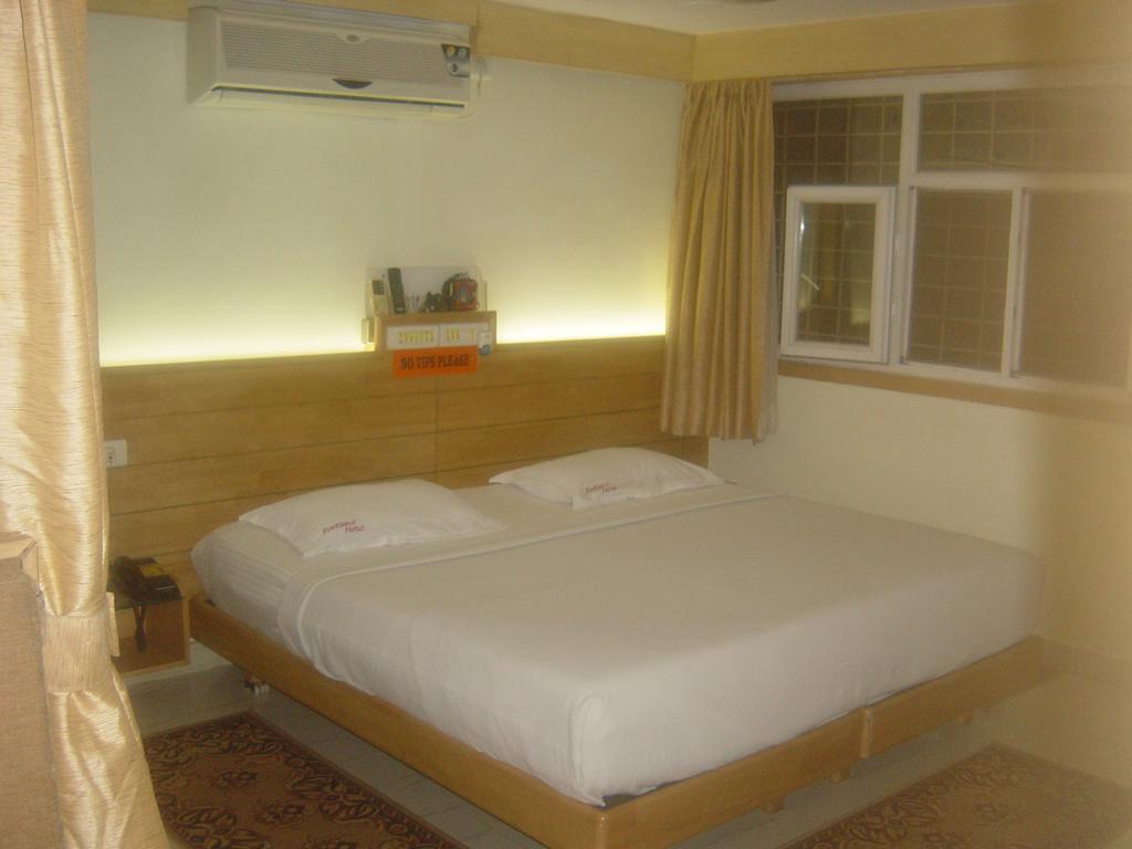 Parklane Hotel Mysore Eksteriør bilde